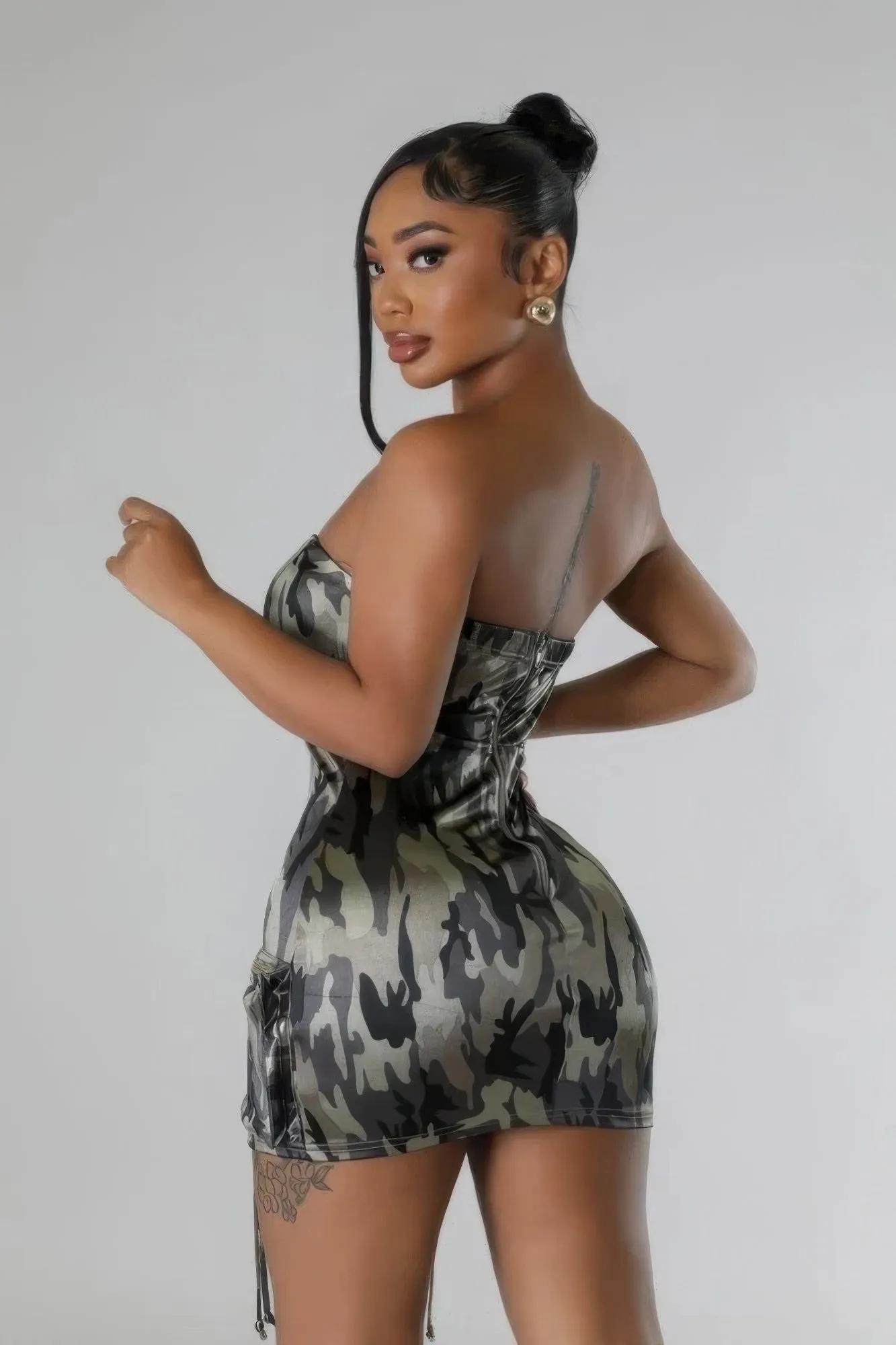 🔥 Camo Chic Zipper Closure Stretch Tube Dress – Sleek & Stylish! 🔥