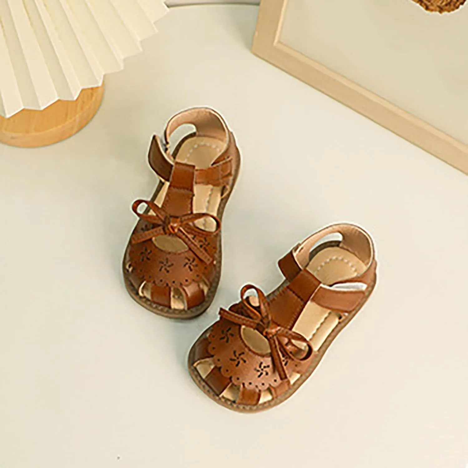 Girls Dress Shoes Bow T-Strap Soft Sole Flats Party Flower Wedding Princess Pumps for Kids Cute Beach Pool Sandals