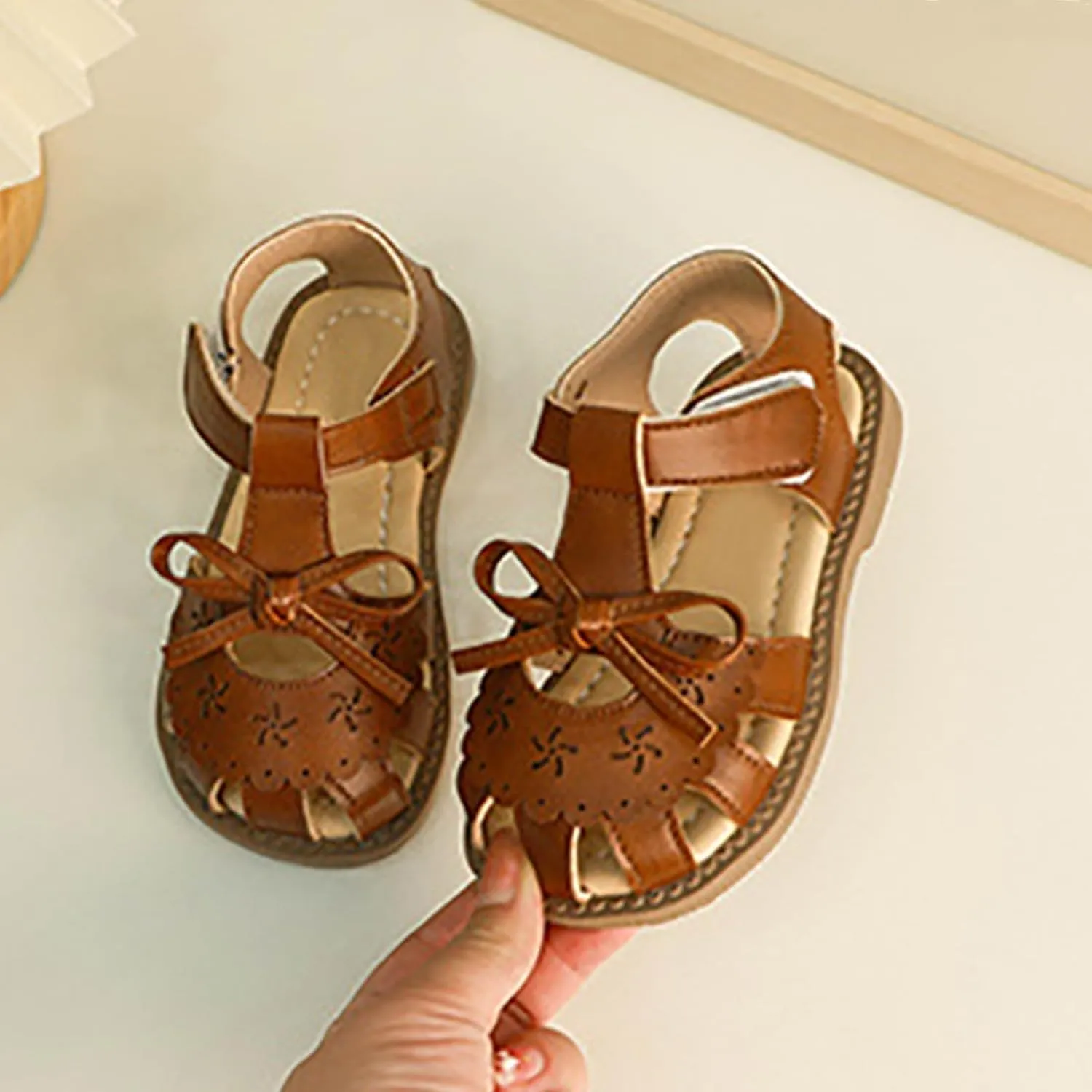 Girls Dress Shoes Bow T-Strap Soft Sole Flats Party Flower Wedding Princess Pumps for Kids Cute Beach Pool Sandals