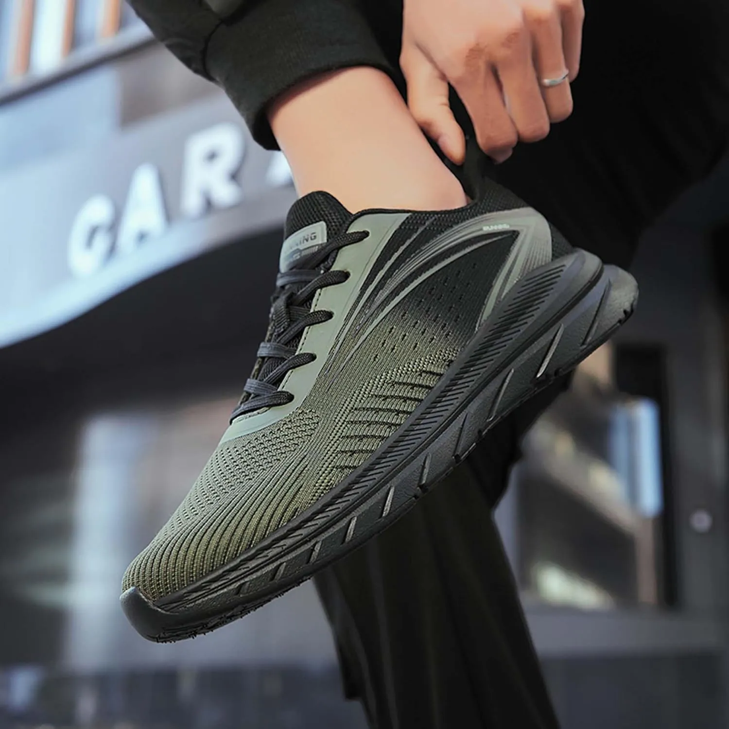 Men's Sports Running Shoes Lightweight Breathable Walking Shoes Non-Slip Outdoor Sports Cross-Country Running Shoes Fashion Sneakers Mesh Athletic Casual Shoes