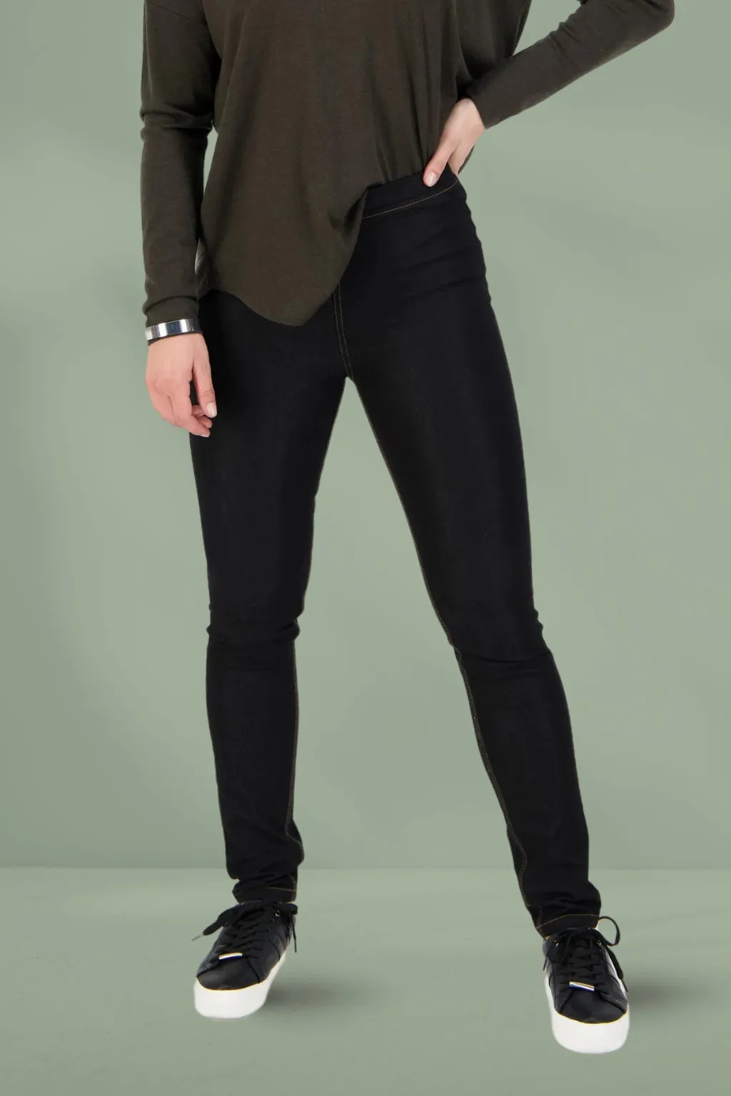 Vassalli Contrast Stitch Pull Up Denim Pants Black