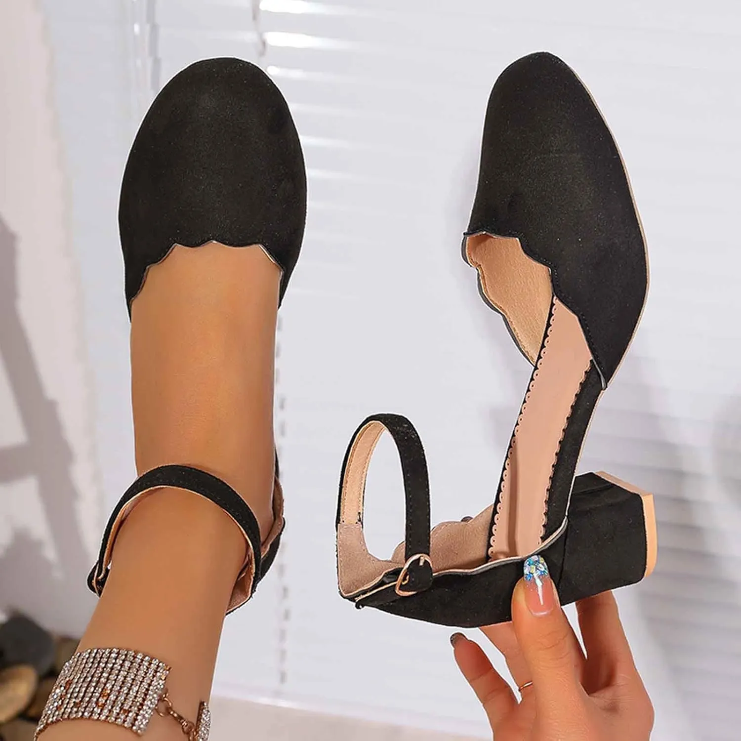 Women's Casual Sandals Comfortable Medium Heel Slip On Round Toe Beach Footwear Stylish for Daily Wear with Jeans and Dresses
